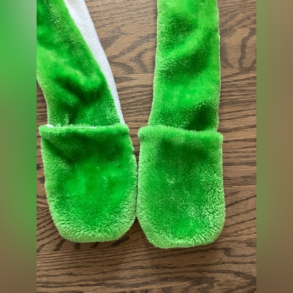 3 in 1 Plush Cute Frog Hat/Scarf/Mittens - Picture 3 of 5